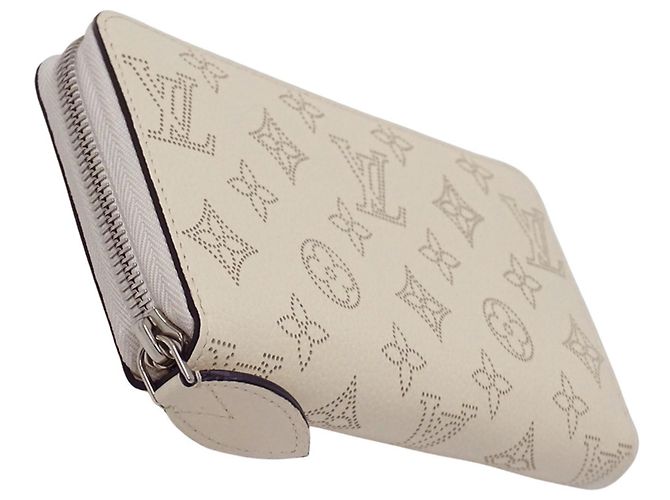 Portafoglio lungo Louis Vuitton in pelle Mahina crema Crudo - vista 3