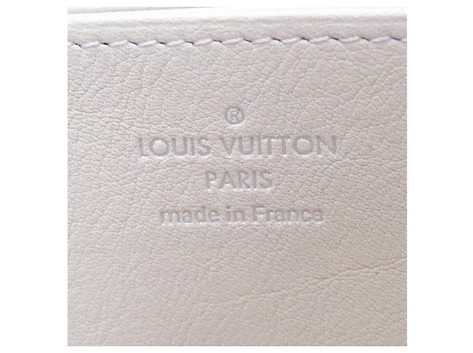 Portafoglio lungo Louis Vuitton in pelle Mahina crema Crudo - vista 6