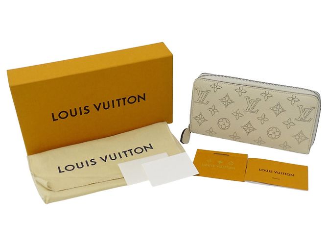 Portafoglio lungo Louis Vuitton in pelle Mahina crema Crudo - vista 8