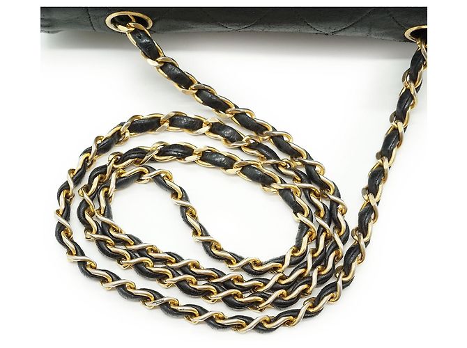 Chanel Vintage Diana 22 Schultertasche aus gestepptem Lammleder mit Kette Schwarz Bordeaux - Ansicht 10