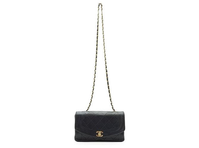 Chanel Vintage Diana 22 Schultertasche aus gestepptem Lammleder mit Kette Schwarz Bordeaux - Ansicht 3