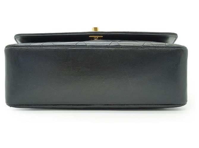 Chanel Vintage Diana 22 Schultertasche aus gestepptem Lammleder mit Kette Schwarz Bordeaux - Ansicht 6