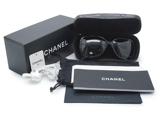 Chanel Occhiali da sole con montatura nera e logo CC Nero - vista 11