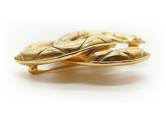 Chanel Broche CC Matelassé GP Dourado - vista 3