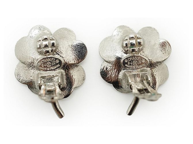 Chanel Brincos CC Trevo de Quatro Folhas com Strass Prata Bege - vista 7