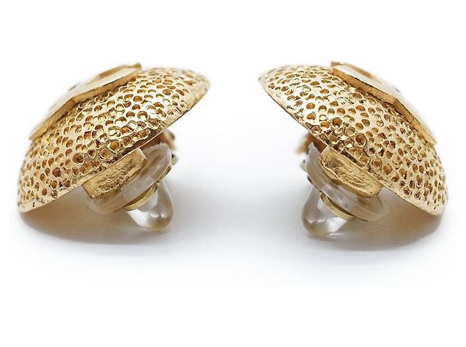 Chanel Pendientes de clip redondos dome texturizados con logo CC GP Dorado - vista 5