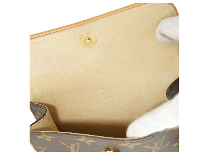 Louis Vuitton Monogram Pochette Florentine Brown Beige - view 12