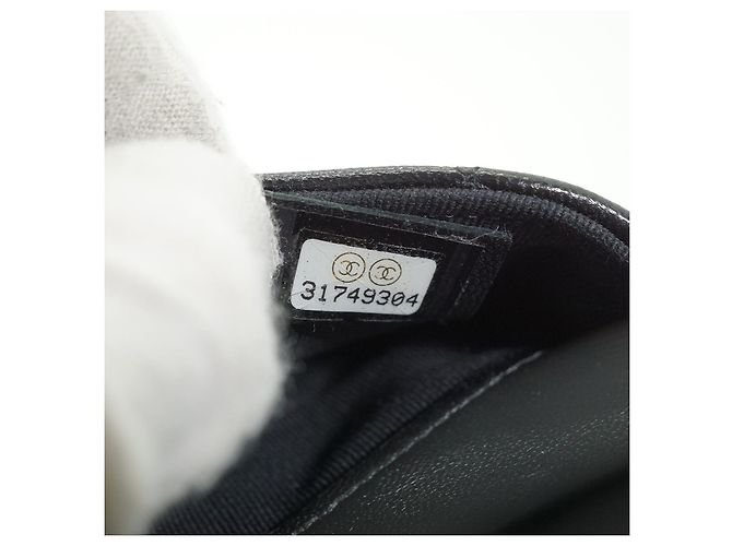 Chanel Mini Bolsa de Ombro Conversível em Pele de Cordeiro Matelassê com Fita e Corrente Preto - vista 14