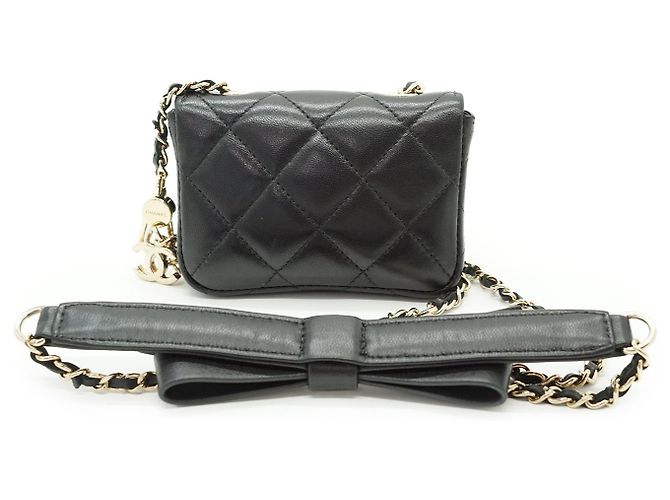 Chanel Mini Bolsa de Ombro Conversível em Pele de Cordeiro Matelassê com Fita e Corrente Preto - vista 2