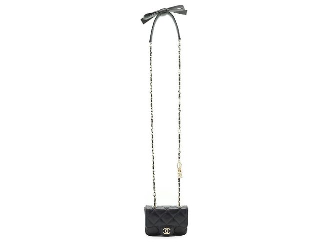 Chanel Mini Bolsa de Ombro Conversível em Pele de Cordeiro Matelassê com Fita e Corrente Preto - vista 3