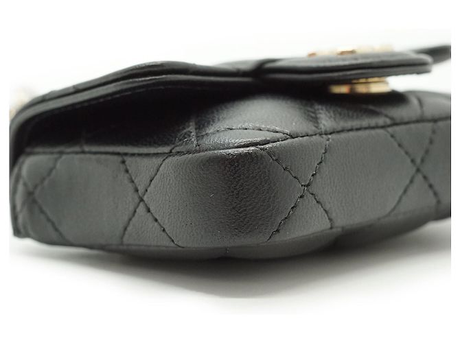 Chanel Mini Bolsa de Ombro Conversível em Pele de Cordeiro Matelassê com Fita e Corrente Preto - vista 7