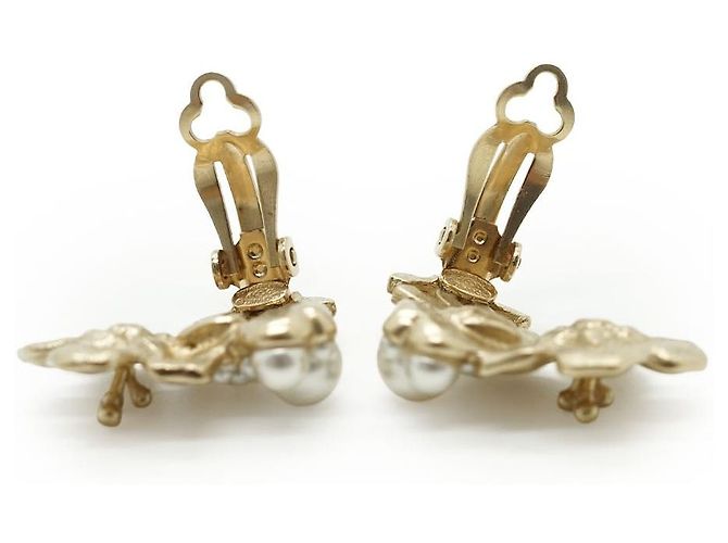 Chanel Orecchini a clip CC Camellia Flower in perle sintetiche GP Bianco D'oro - vista 10