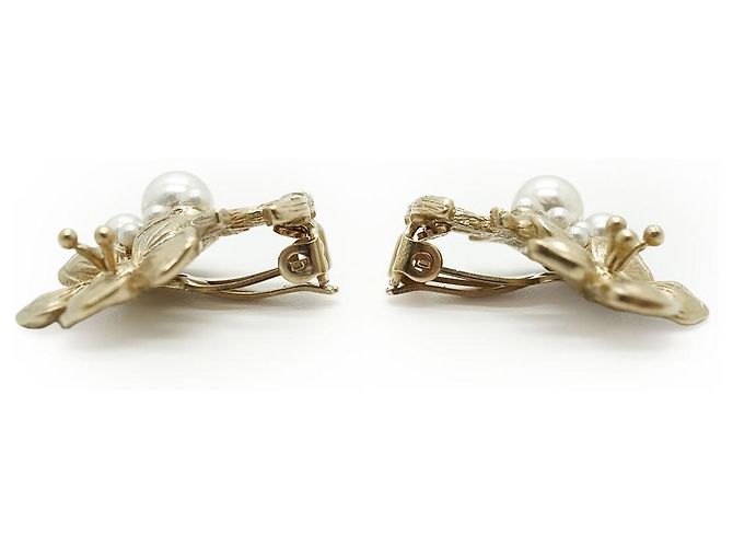 Chanel Orecchini a clip CC Camellia Flower in perle sintetiche GP Bianco D'oro - vista 4