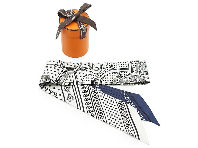 Hermès Eperon d'Or Silk Twilly 86 Noir Blanc Bleu Marine - vue 11
