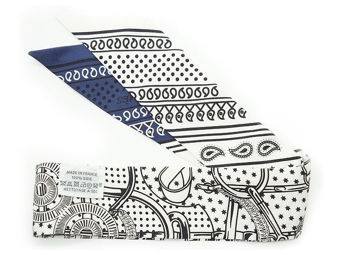 Hermès Eperon d'Or Silk Twilly 86 Noir Blanc Bleu Marine - vue 4