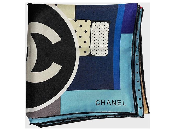 Foulard Chanel in seta blu a pois con logo CC - vista 2