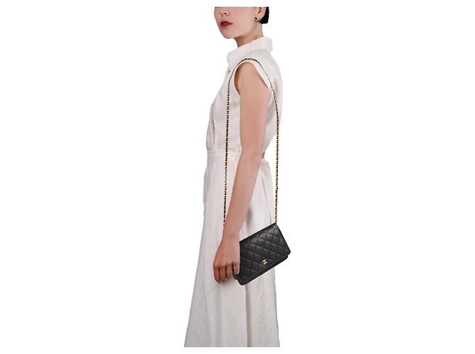 Saco CHANEL Wallet on Chain em Couro Preto - 103982 - vista 12