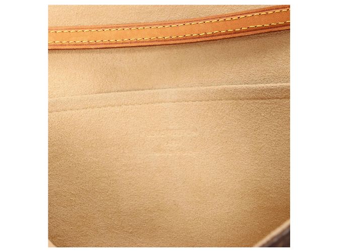 Slender Louis Vuitton Pochette Twin GM Monogram Canvas Crossbody Bag in Brown M51852 Beige - vista 12