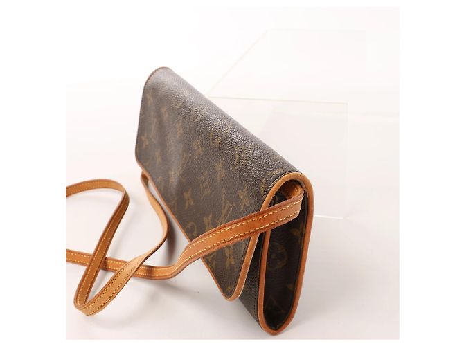 Slender Louis Vuitton Pochette Twin GM Monogram Canvas Crossbody Bag in Brown M51852 Beige - vista 3