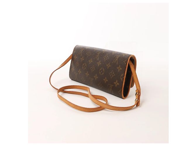 Slender Louis Vuitton Pochette Twin GM Monogram Canvas Crossbody Bag in Brown M51852 Beige - vista 4