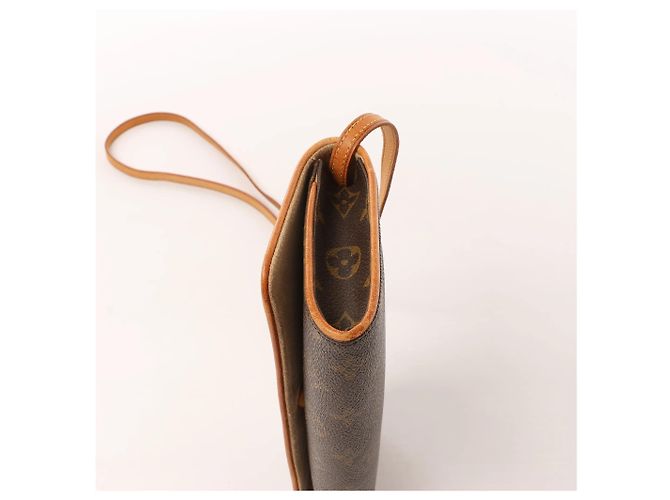 Slender Louis Vuitton Pochette Twin GM Monogram Canvas Crossbody Bag in Brown M51852 Beige - vista 8