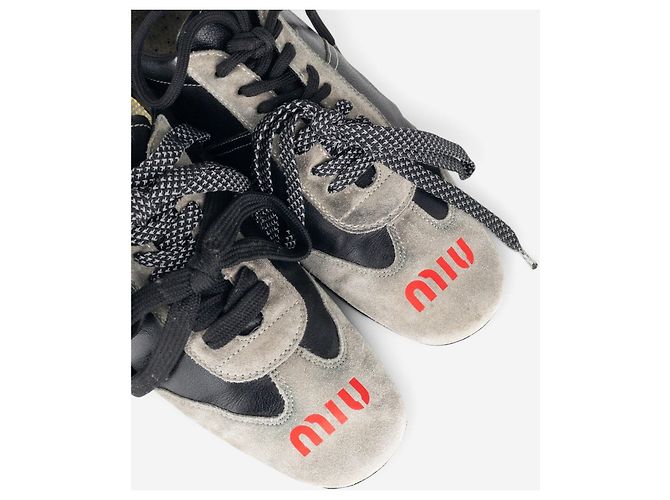 Miu Miu 2000s Sports Logo Low-Top Sneaker Schwarz - Ansicht 2