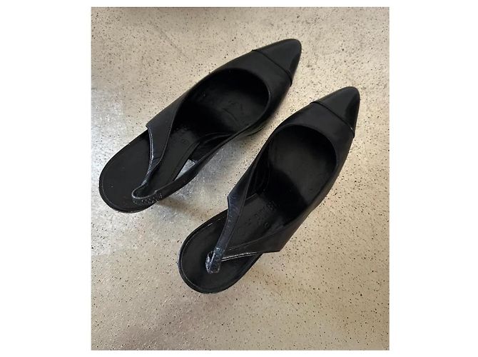 Chanel Slingback-Pumps aus schwarzem Leder und Lackleder - Ansicht 3
