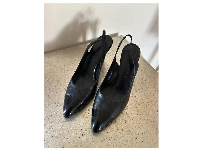 Chanel Slingback-Pumps aus schwarzem Leder und Lackleder - Ansicht 6