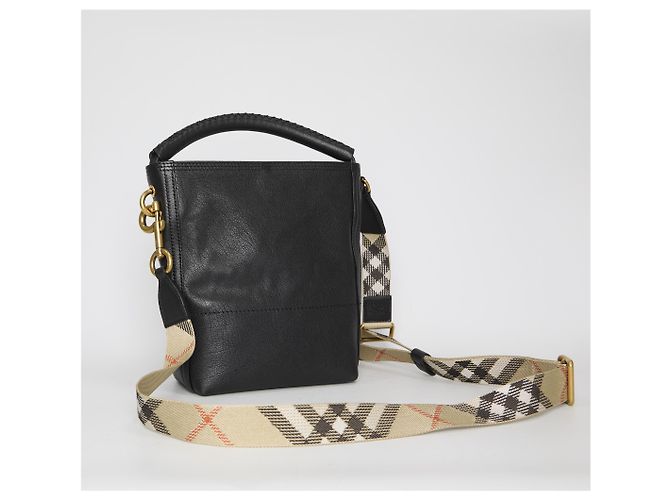 Burberry mala bucket Mini B Clip Preto - vista 2