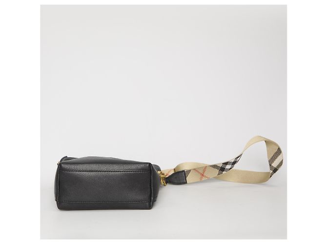 Burberry mala bucket Mini B Clip Preto - vista 3