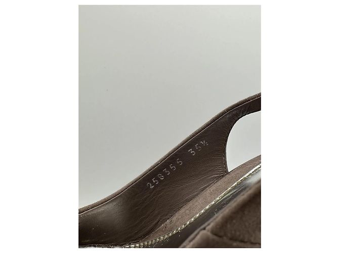 Gucci Sandali Slingback con zeppa in camoscio e sughero Grigio - vista 10