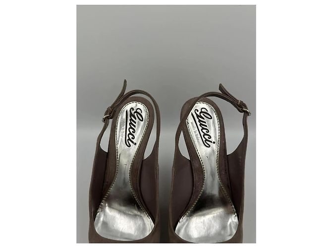 Gucci Sandali Slingback con zeppa in camoscio e sughero Grigio - vista 11