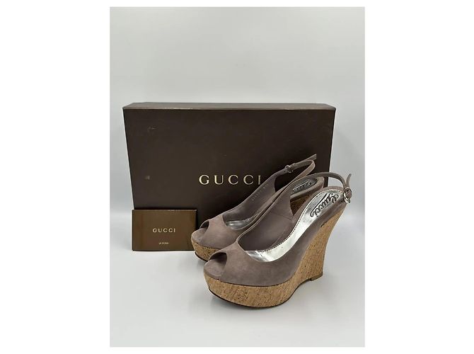 Gucci Sandali Slingback con zeppa in camoscio e sughero Grigio - vista 2