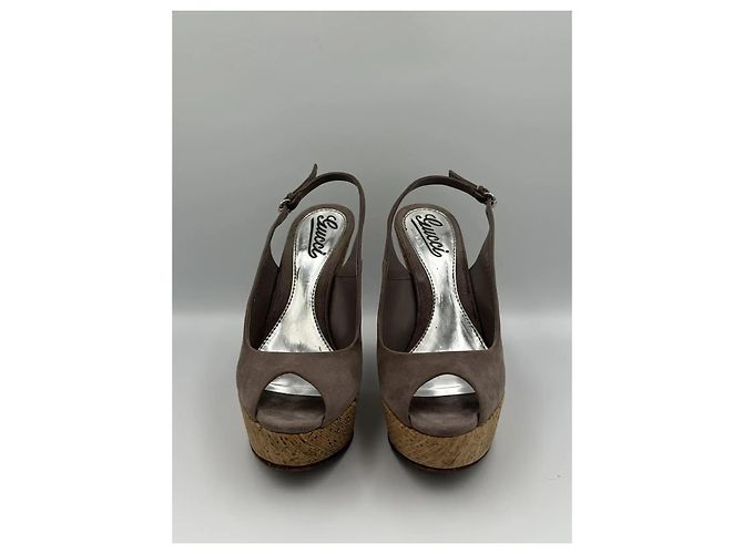 Gucci Sandali Slingback con zeppa in camoscio e sughero Grigio - vista 4