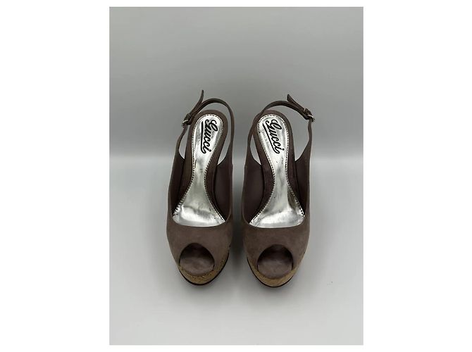 Gucci Sandali Slingback con zeppa in camoscio e sughero Grigio - vista 5
