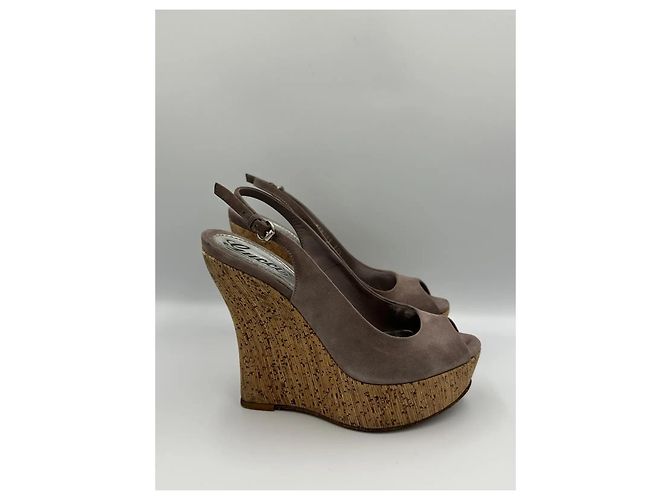 Gucci Sandali Slingback con zeppa in camoscio e sughero Grigio - vista 6