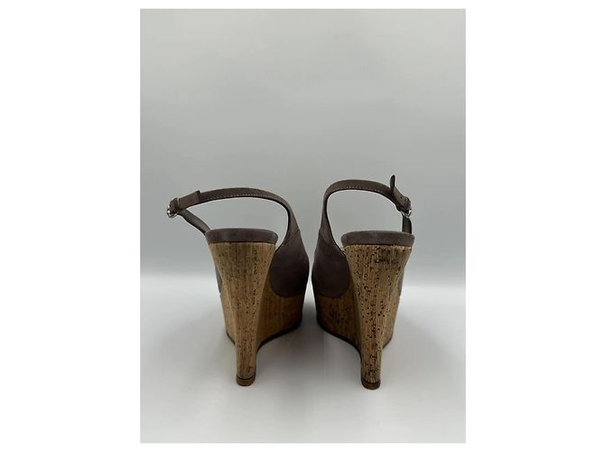 Gucci Sandali Slingback con zeppa in camoscio e sughero Grigio - vista 7