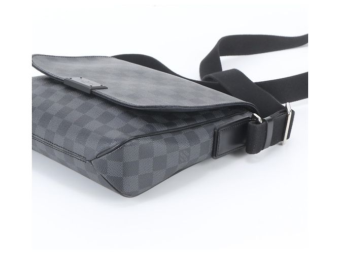 Louis Vuitton Damier Graphite District PM Schultertasche Schwarz - Ansicht 4