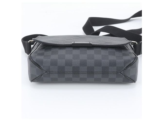 Louis Vuitton Damier Graphite District PM Schultertasche Schwarz - Ansicht 6
