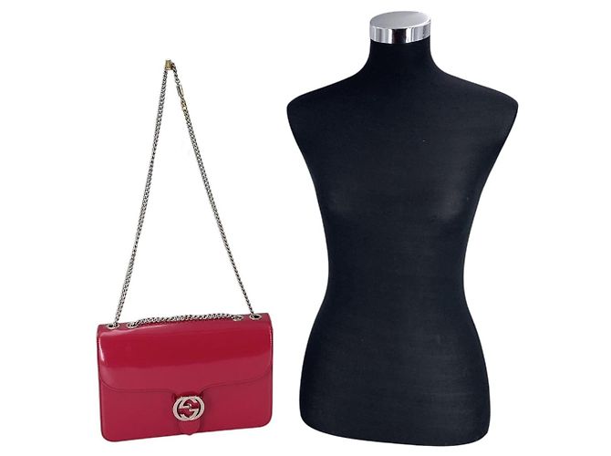 Gucci Bolso de hombro Medium de piel charol magenta con GG entrelazadas Rosa - vista 2