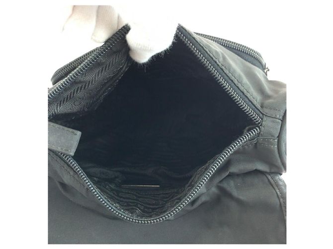 Sac à épaule en nylon Prada Tessuto avec plaque logo triangle Noir - vue 9