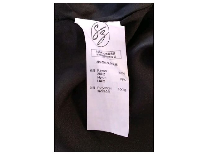 Autre Marque SIYAZU Schwarzes Midikleid mit Spaghettiträgern - Ansicht 8