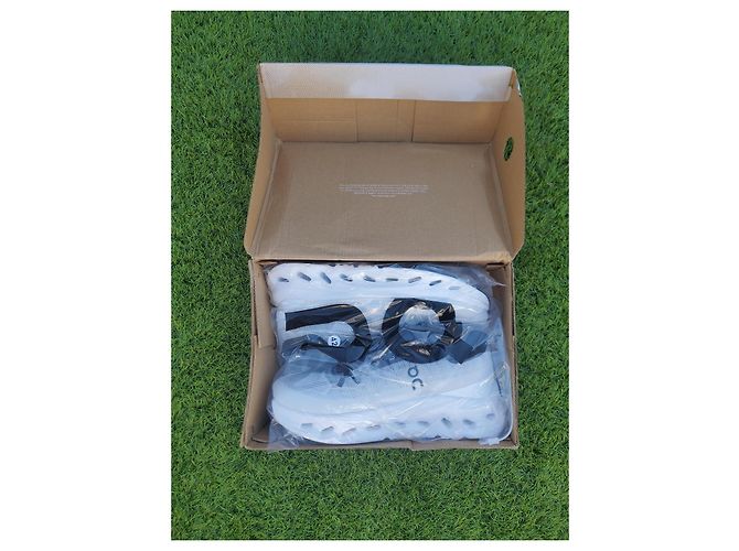 Autre Marque On Cloudtilt Sneaker Weiß und Schwarz - Ansicht 2