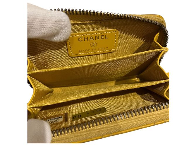 Chanel Matelassé Card Case in Yellow Leather - view 3