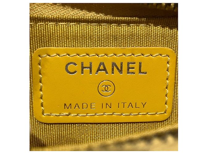 Chanel Matelassé Card Case in Yellow Leather - view 4