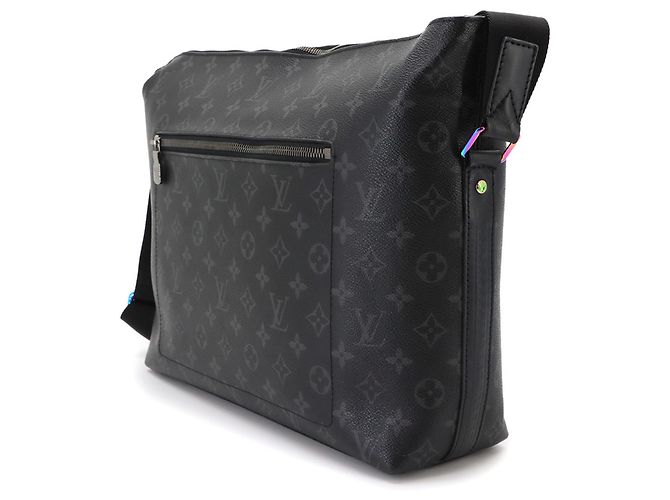 Louis Vuitton Apollo PM Monogram Eclipse Flash Shoulder Handbag M43410 Preto Monograma - vista 3