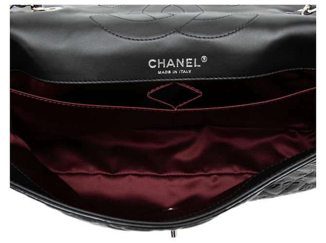 Chanel Black Jumbo Patent Embossed Lucky Symbols Flap Nero - vista 4