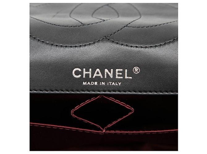 Chanel Black Jumbo Patent Embossed Lucky Symbols Flap Nero - vista 5