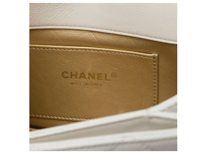 Chanel White CC Quilted Calfskin Round Moon Messenger Flap Bianco - vista 5