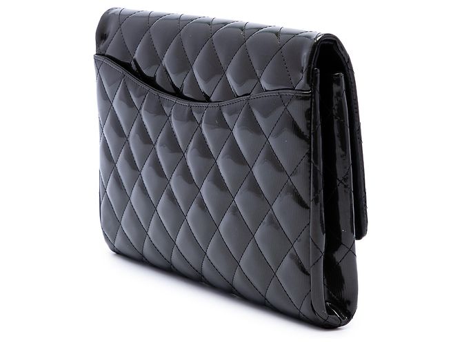 Clutch de aba Chanel Black CC acolchoada em verniz estriado com corrente Preto - vista 2